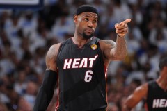 重磅三方交易：范弗利特、雄鹿、火箭各取所需，联盟格局微调。